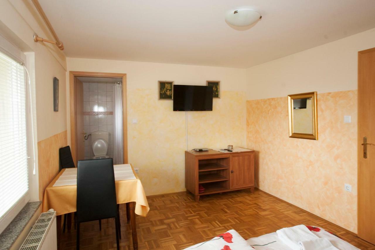 Guest House Celan Spodnja Hajdina Exteriör bild
